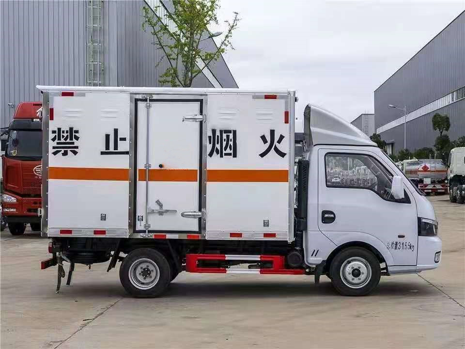 東風(fēng)途逸3.4米貨廂爆破器材運(yùn)輸車 東風(fēng)途逸3.4米貨廂爆破器材運(yùn)輸車