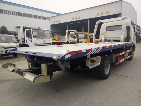 東風(fēng)多利卡一拖二清障車(黃牌) 東風(fēng)多利卡一拖二清障車(黃牌)