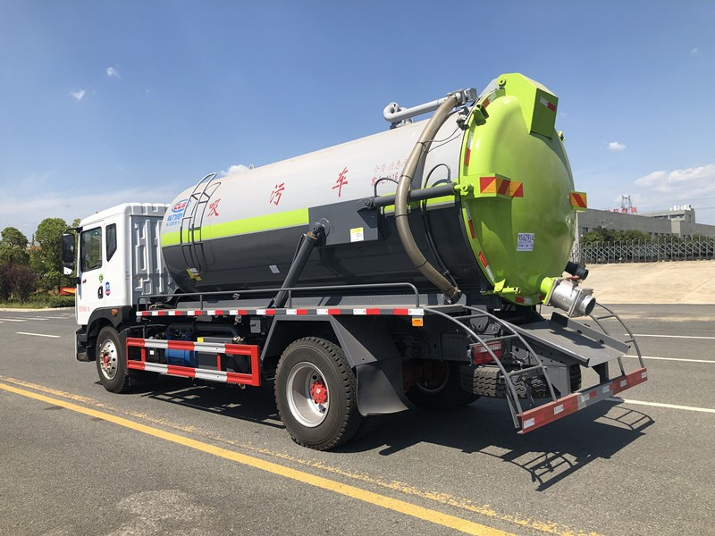 國(guó)六東風(fēng)D913.2方吸污車(chē)