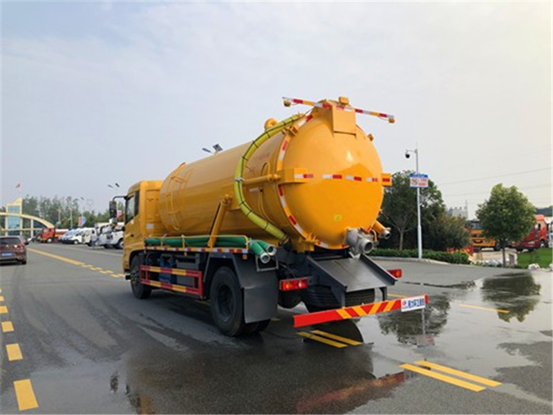 國(guó)六東風(fēng)天錦11方吸污車