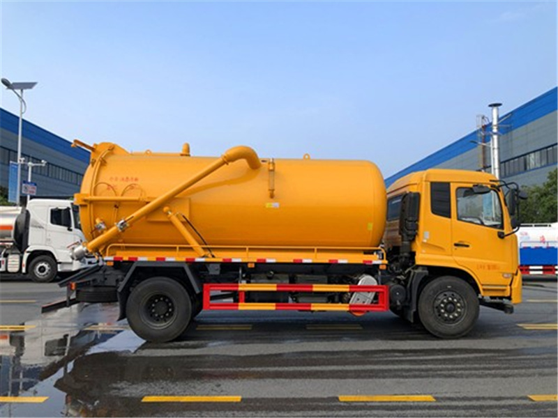 國(guó)六東風(fēng)天錦11方吸污車