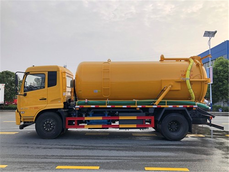 國(guó)六東風(fēng)天錦11方吸污車