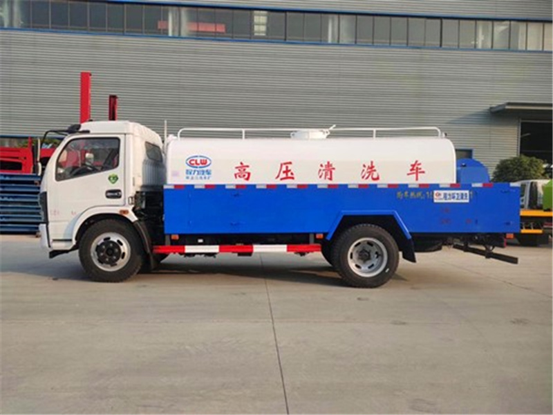 國六東風8方清洗車