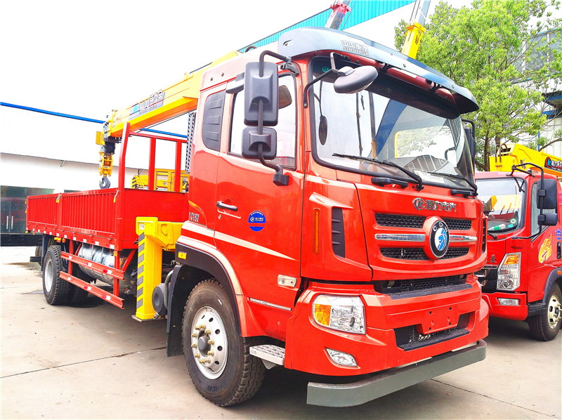 重汽王牌單橋6.3噸隨車(chē)吊