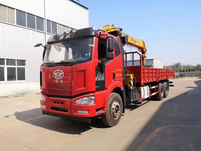 解放后雙橋徐工12噸隨車吊 解放后雙橋徐工12噸隨車吊