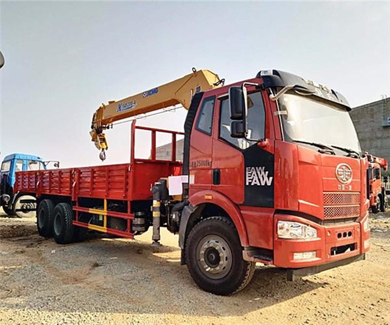 解放后雙橋徐工12噸隨車吊 解放后雙橋徐工12噸隨車吊