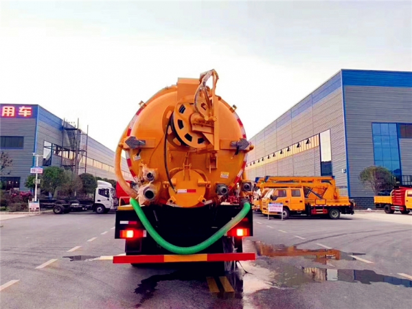 東風天龍大型市政搶修車 東風天龍大型市政搶修車