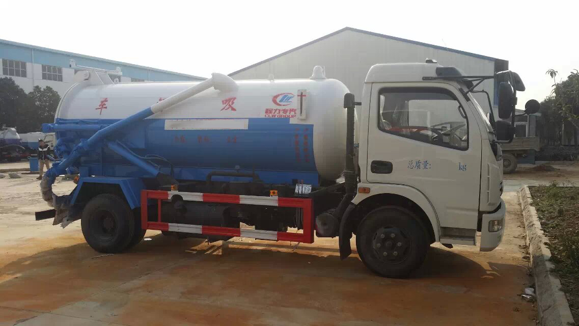 東風大多利卡7方吸污車 東風大多利卡7方吸污車