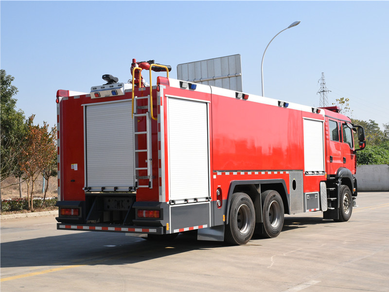 汕德卡15噸水罐消防車 汕德卡15噸水罐消防車
