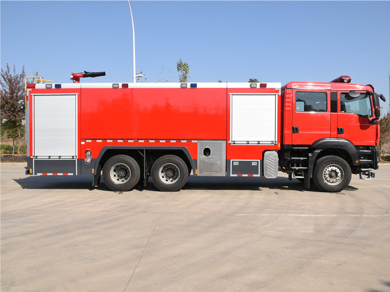 汕德卡15噸水罐消防車 汕德卡15噸水罐消防車